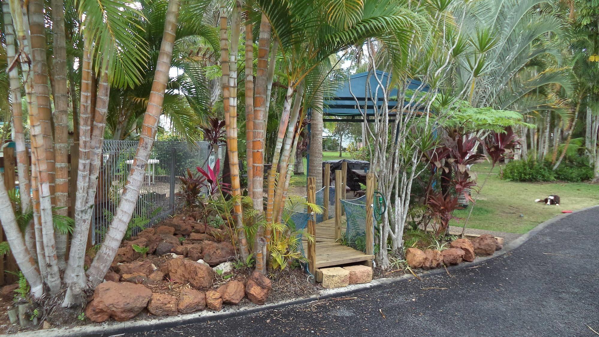 Tin Can Bay Motel Exteriör bild